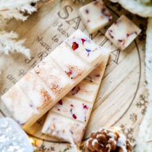 Load image into Gallery viewer, WINTER CHERRY &amp; GINGER FROSTING | Preserved Wildflower Petals Infused Wax Melts
