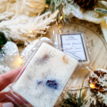 Load image into Gallery viewer, WINTER BLOSSOMS &amp; VANILLA CREMÈ | Preserved Wildflower Infused Wax Melts
