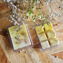 Load image into Gallery viewer, GOLDEN DAFFODIL &amp; VANILLA | Preserved Yellow Rose Petals Infused Wax Melts
