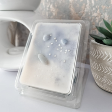 Load image into Gallery viewer, CLOUDBERRY &amp; LYCHEE | Angelite Crystal Infused Wax Melts
