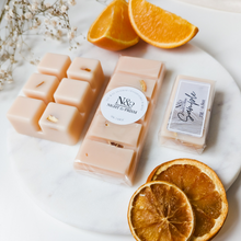 Load image into Gallery viewer, AMBER &amp; SWEET ORANGE | Preserved Orange Infused Wax Melts
