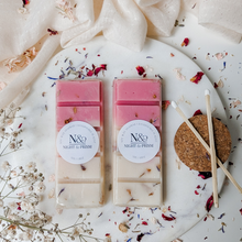 Load image into Gallery viewer, ROSEWOOD &amp; COCONUT CREMÈ | Preserved Rose &amp; Cornflower Infused Wax Melts
