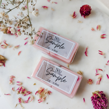 Load image into Gallery viewer, MARSHMALLOW &amp; PINK LYCHEE | Preserved Pink Petals Infused Wax Melts
