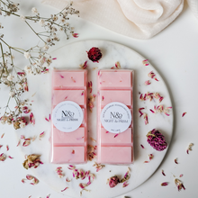 Load image into Gallery viewer, MARSHMALLOW &amp; PINK LYCHEE | Preserved Pink Petals Infused Wax Melts
